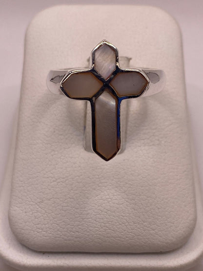 Anillo Artesanal en Forma de Cruz de Plata Ley 925 con Nácar Natural, vista frontal