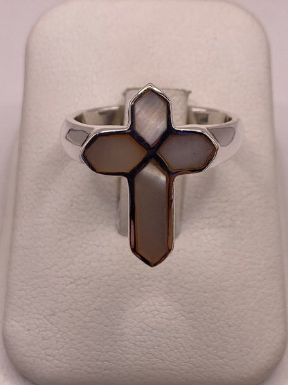 Anillo Artesanal en Forma de Cruz de Plata Ley 925 con Nácar Natural, vista de detalle