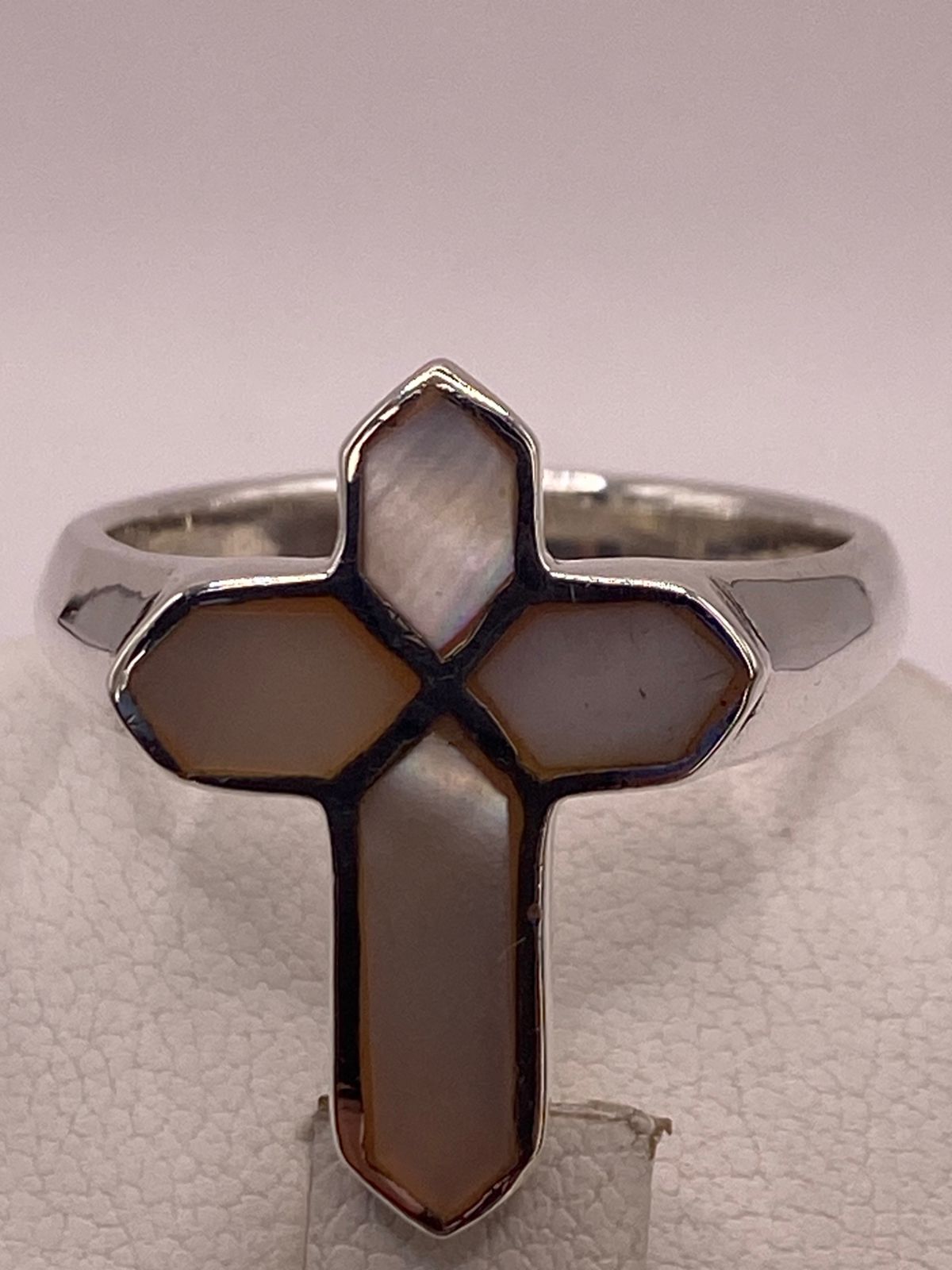Anillo Artesanal en Forma de Cruz de Plata Ley 925 con Nácar Natural, sello de autenticidad Plata Ley .925