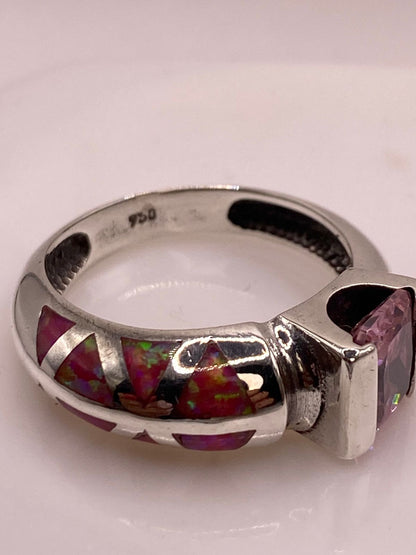 Anillo Artesanal con Ópalo de Fuego Fucsia y Zirconia en Plata Ley .950, peso en gramos (báscula)