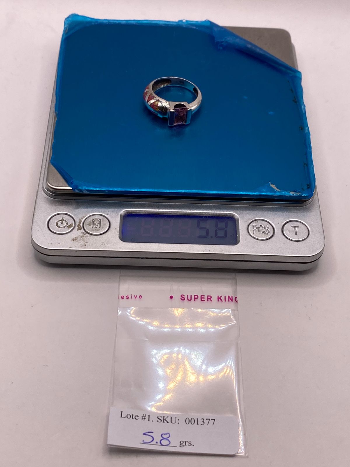 Anillo Artesanal con Ópalo de Fuego Fucsia y Zirconia en Plata Ley .950, sello de autenticidad Plata Ley .925