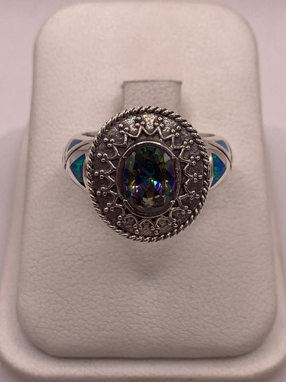 Anillo Artesanal con Ópalo de Fuego, Zirconia y Marquesita en Plata Ley .950, vista de detalle