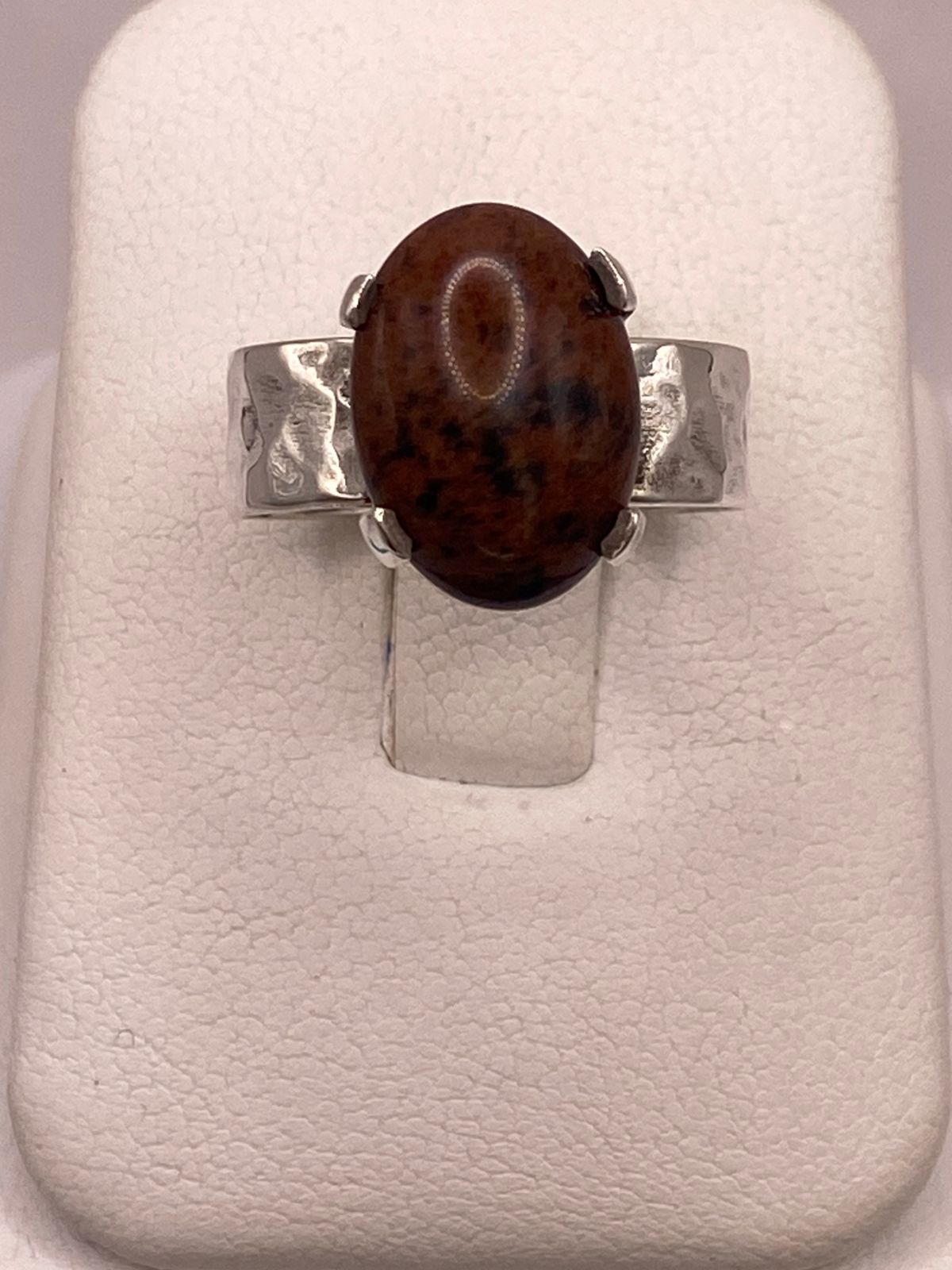 Anillo Artesanal de Plata Ley 925 Acabado Martillado, vista frontal