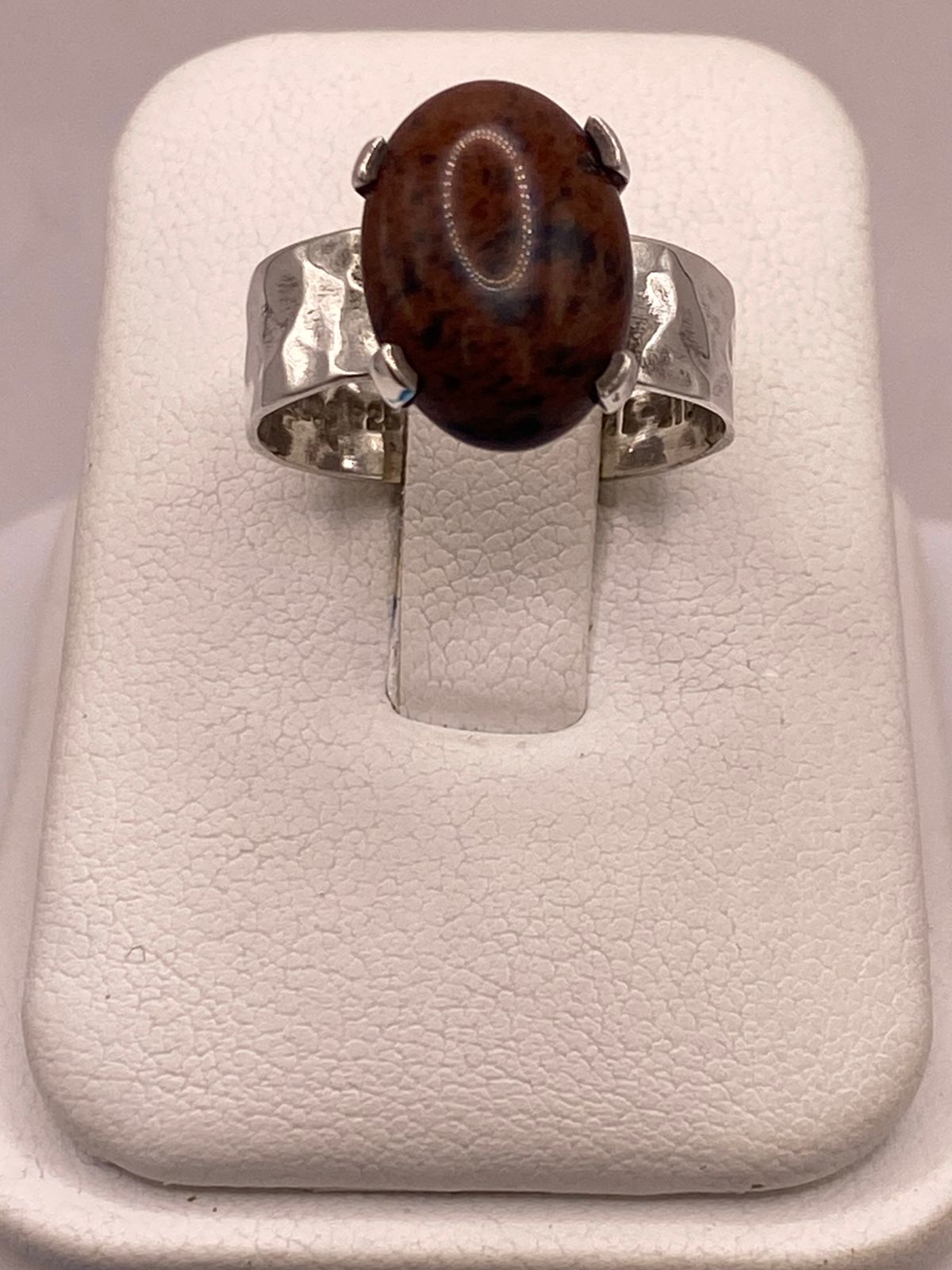 Anillo Artesanal de Plata Ley 925 Acabado Martillado, vista de detalle