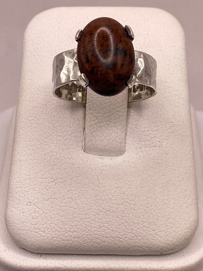 Anillo Artesanal de Plata Ley 925 Acabado Martillado, vista de detalle