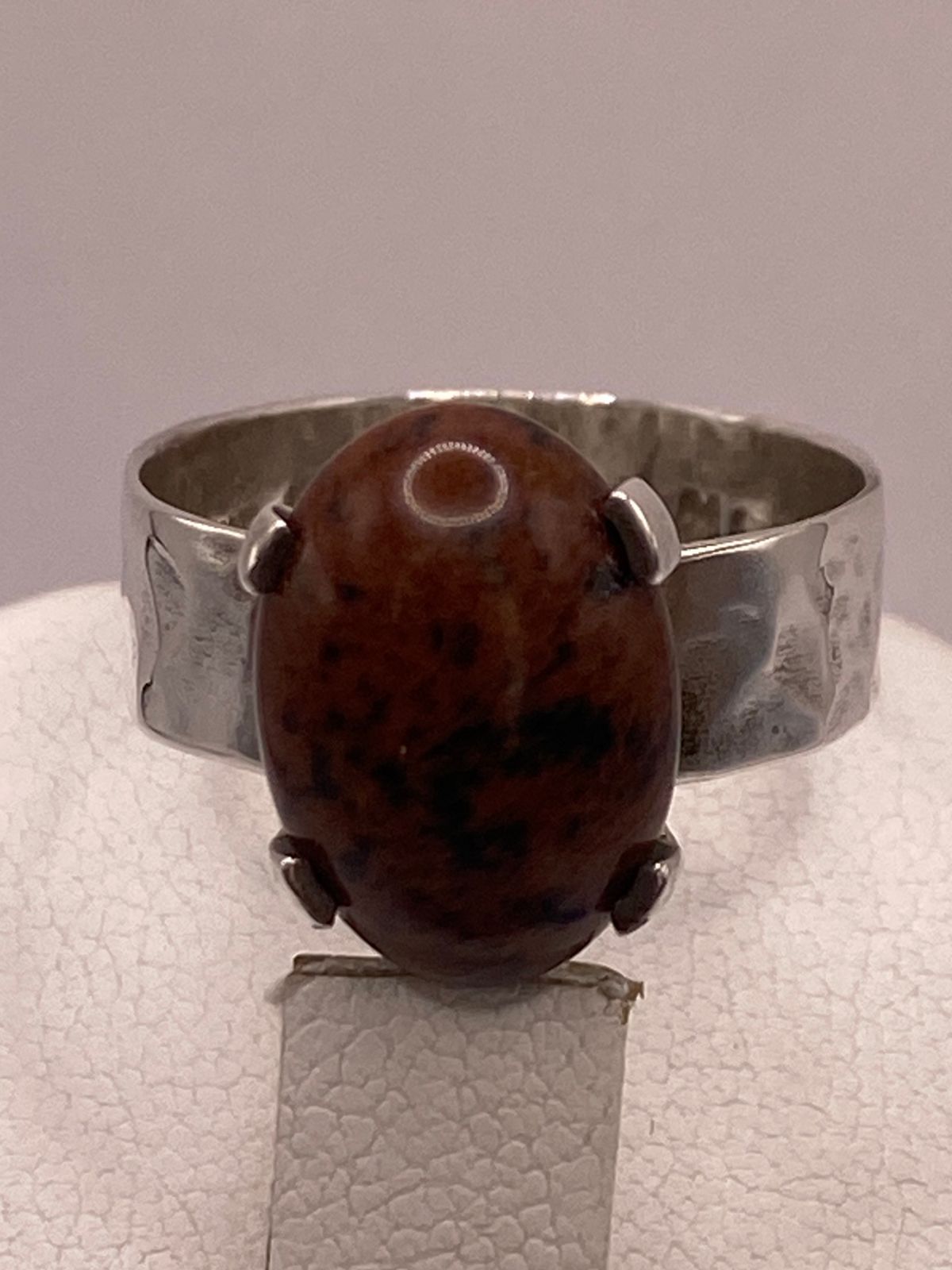 Anillo Artesanal de Plata Ley 925 Acabado Martillado, sello de autenticidad Plata Ley .925