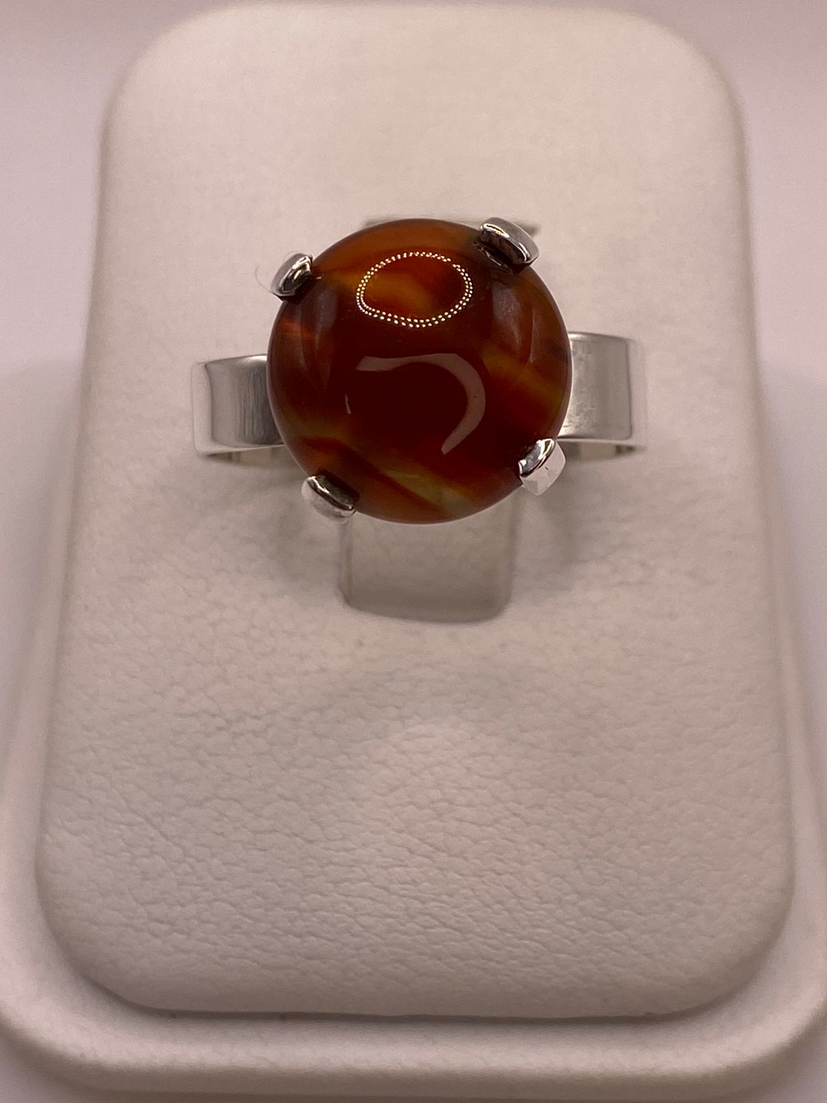 Anillo Artesanal de Plata Ley 925 con Ágata de Fuego — ángulo diagonal