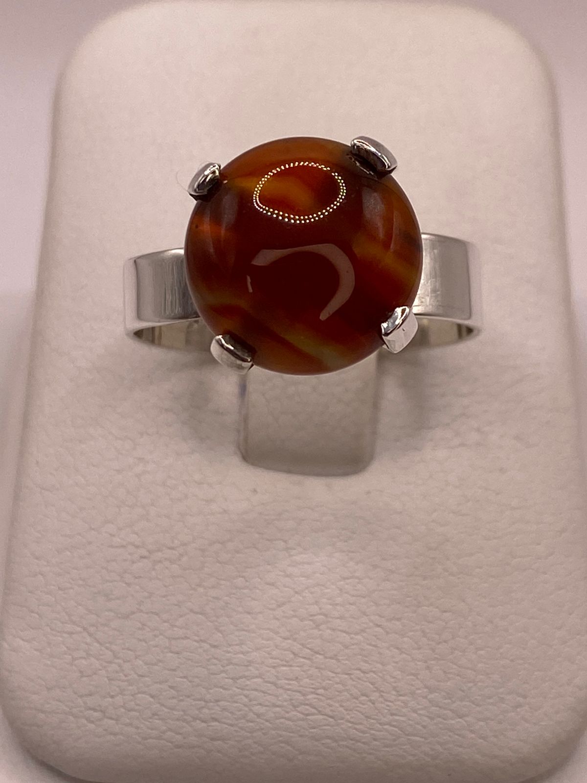 Anillo Artesanal de Plata Ley 925 con Ágata de Fuego, vista frontal