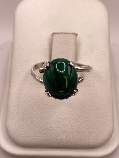 Anillo Artesanal de Plata Ley 925 con Ágata Verde Natural, vista de detalle