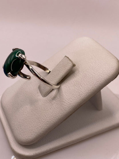 Anillo Artesanal de Plata Ley 925 con Ágata Verde Natural, vista lateral
