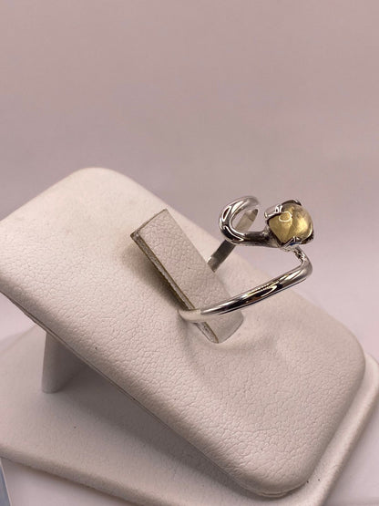 Anillo Artesanal de Plata Ley 925 con Ámbar Ahumado, vista lateral