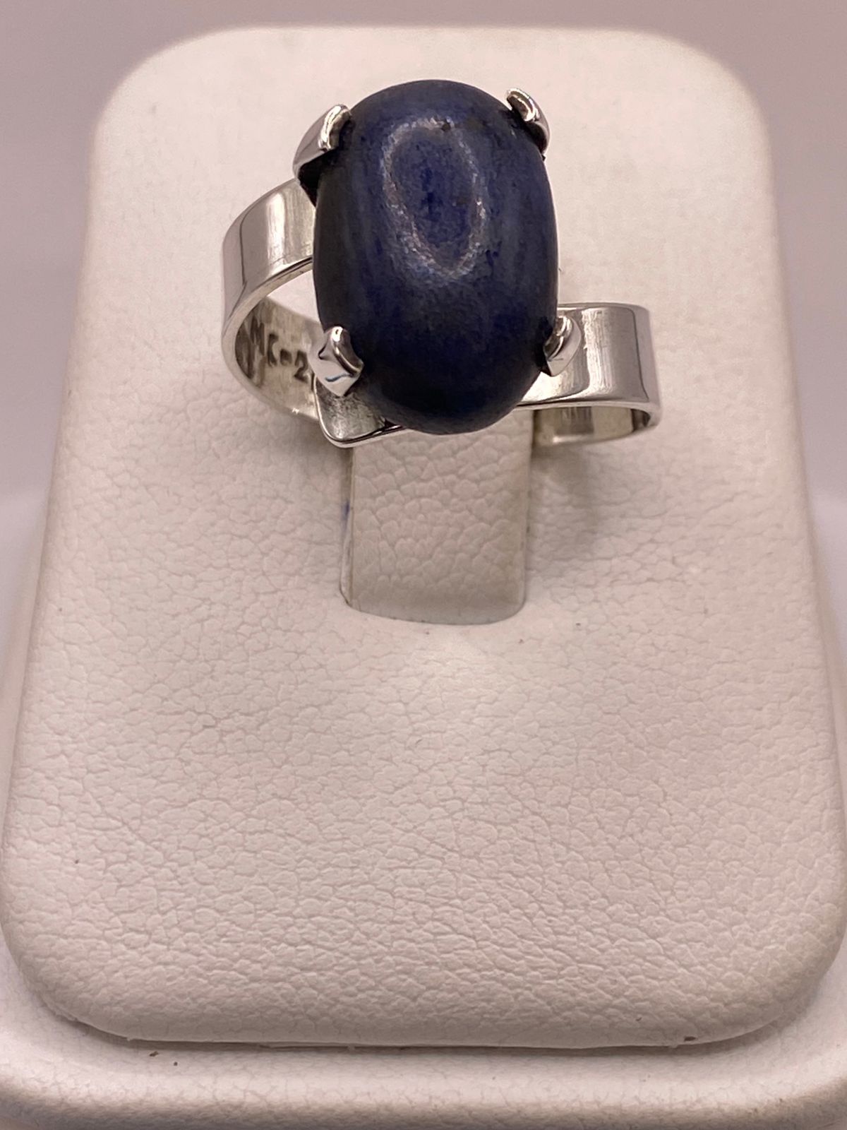 Anillo Artesanal de Plata Ley 925 con Lapislázuli Natural, vista frontal