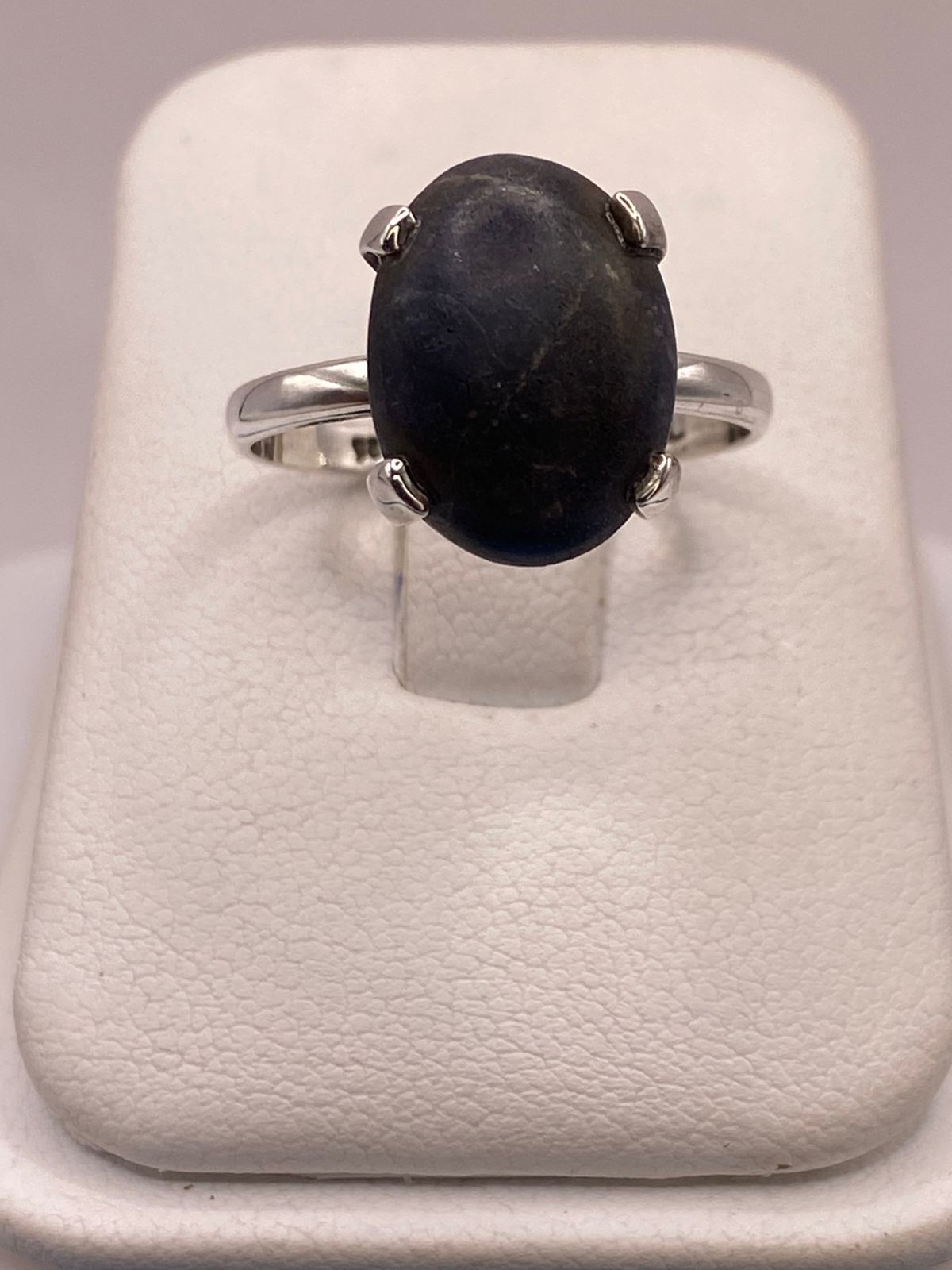 Anillo Artesanal de Plata Ley 925 con Lapislázuli Natural, vista frontal