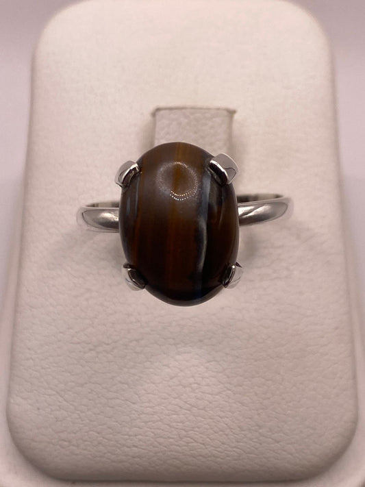 Anillo Artesanal de Plata Ley 925 con Ojo de Tigre Natural — ángulo diagonal