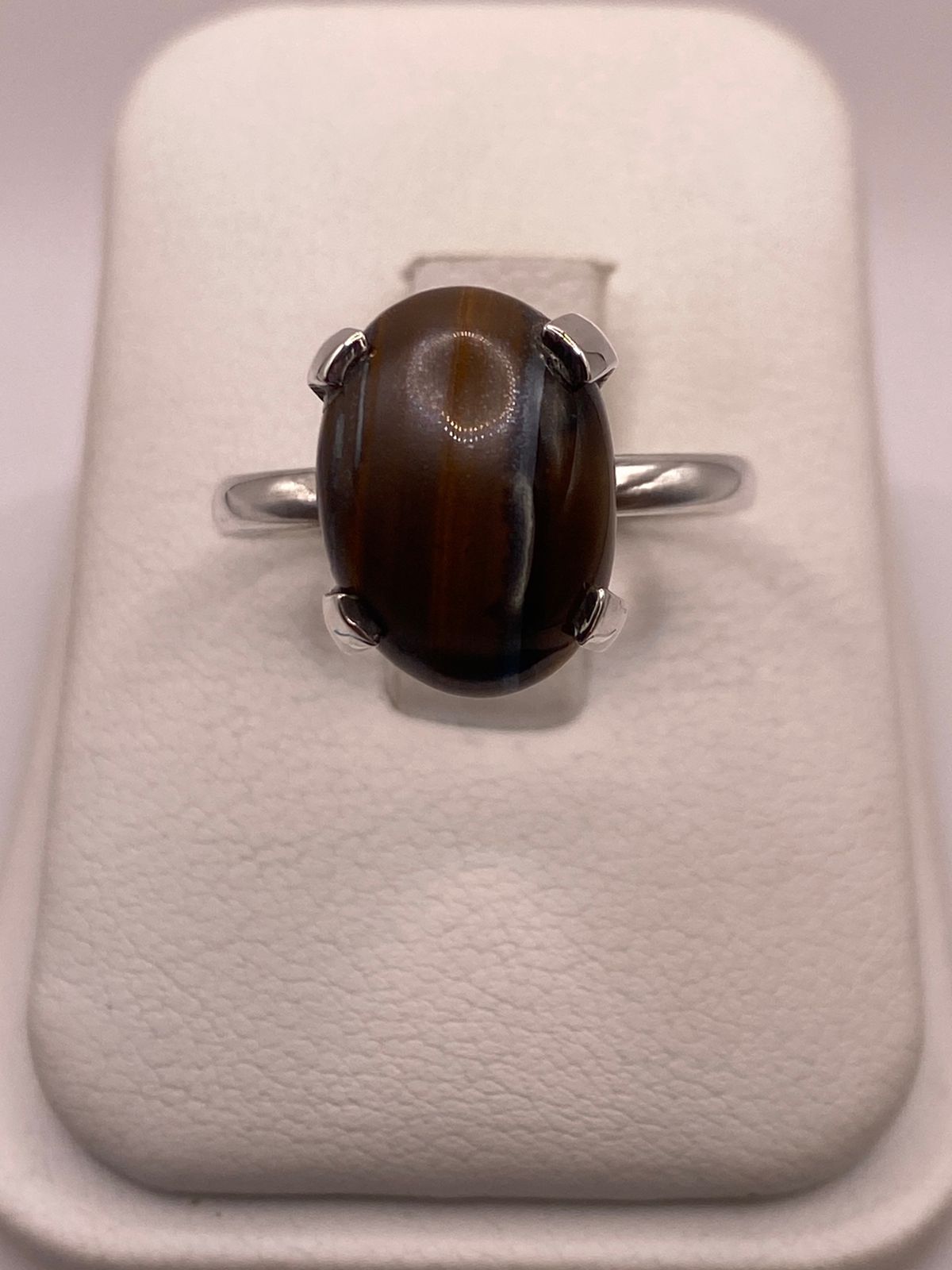 Anillo Artesanal de Plata Ley 925 con Ojo de Tigre Natural, vista frontal
