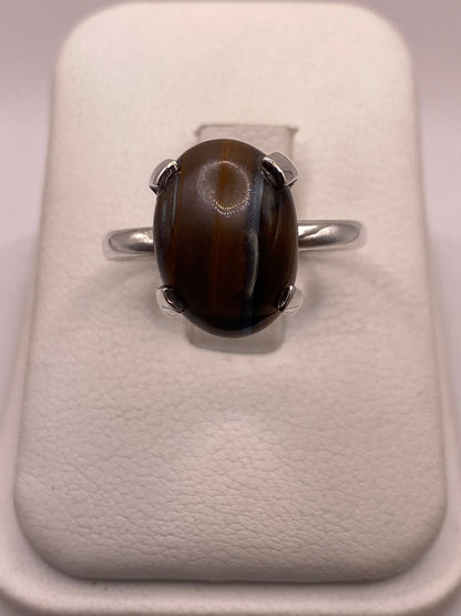 Anillo Artesanal de Plata Ley 925 con Ojo de Tigre Natural, vista frontal