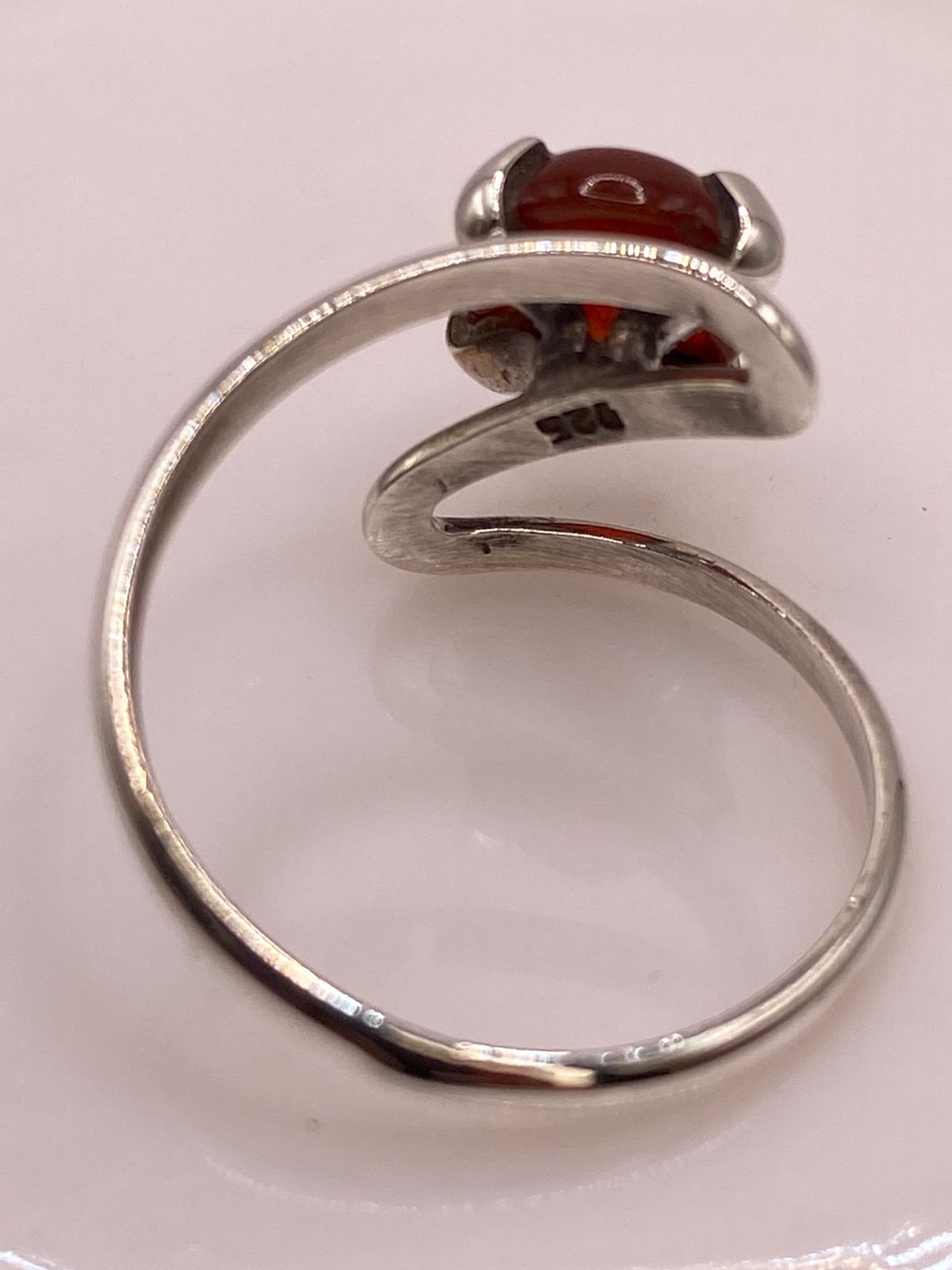 Anillo Artesanal de Plata Ley 925 con Cornalina Natural, sello de autenticidad Plata Ley .925