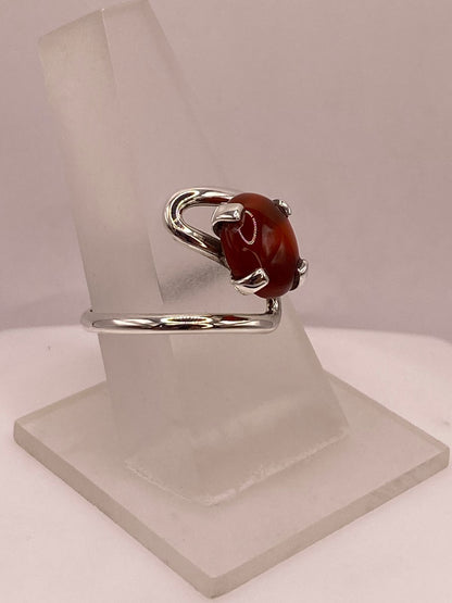 Anillo Artesanal de Plata Ley 925 con Cornalina Natural, vista frontal