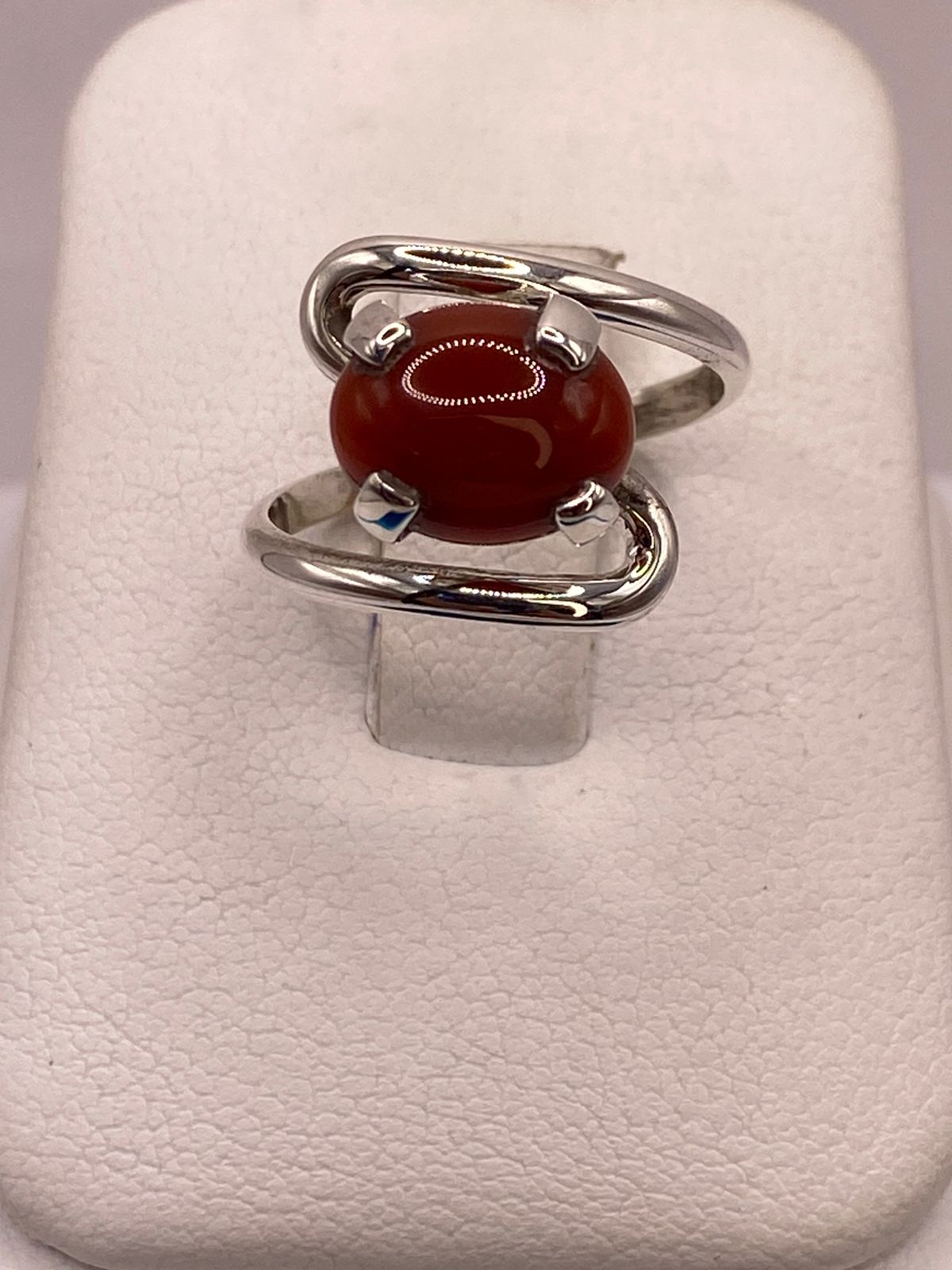 Anillo Artesanal de Plata Ley 925 con Cornalina Natural, vista frontal