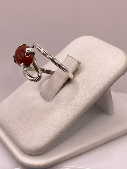 Anillo Artesanal de Plata Ley 925 con Cornalina Natural, vista de detalle