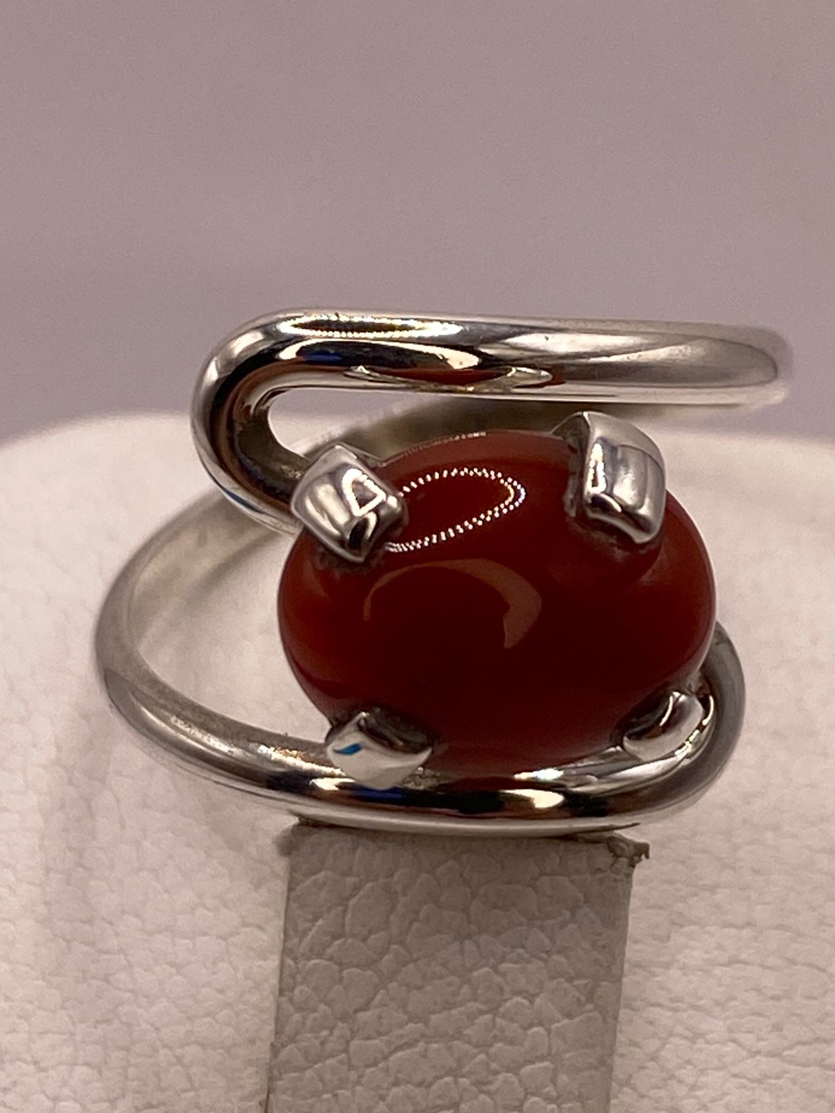 Anillo Artesanal de Plata Ley 925 con Cornalina Natural, sello de autenticidad Plata Ley .925