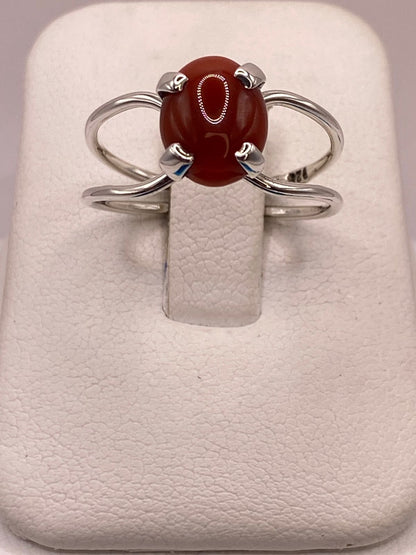 Anillo Artesanal de Plata Ley 925 con Cornalina Natural, vista lateral