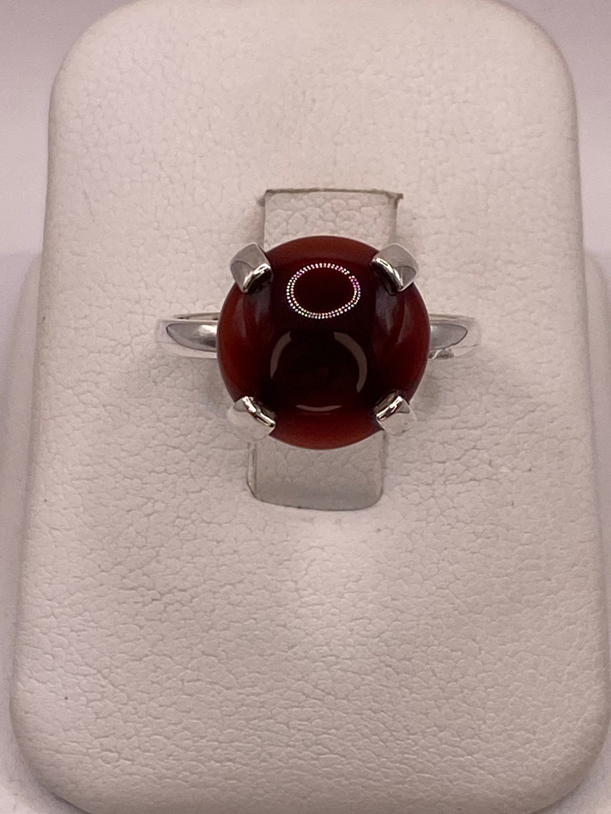 Anillo Artesanal de Plata Ley 925 con Cornalina Natural, vista lateral