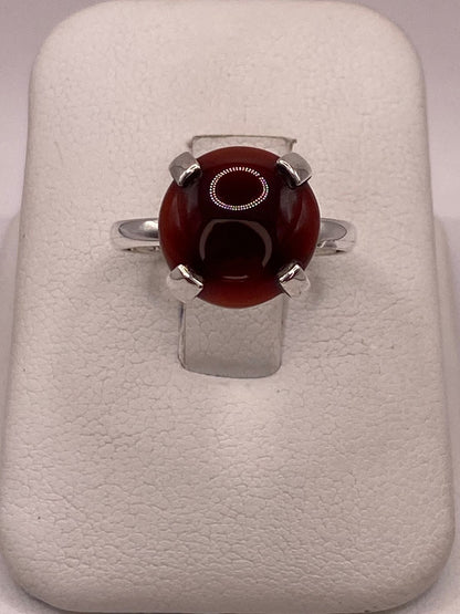 Anillo Artesanal de Plata Ley 925 con Cornalina Natural — ángulo diagonal