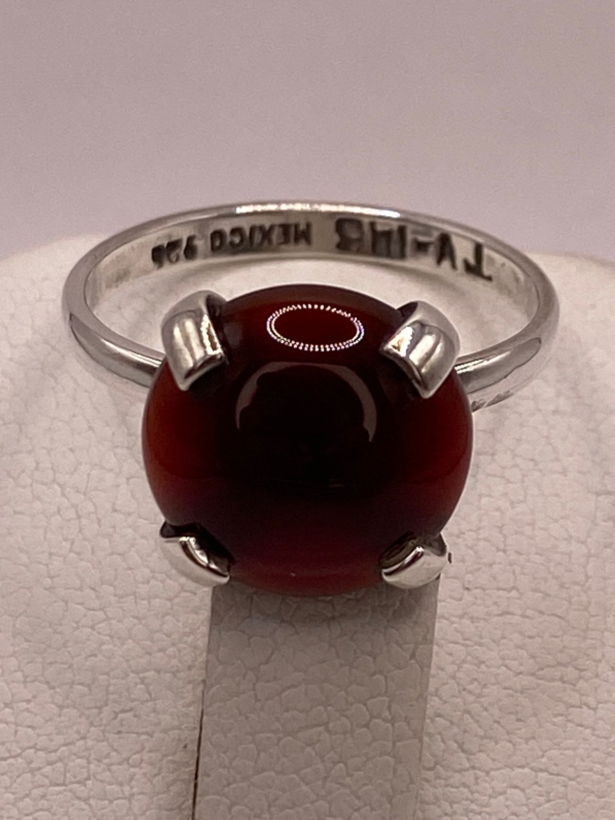 Anillo Artesanal de Plata Ley 925 con Cornalina Natural, sello de autenticidad Plata Ley .925