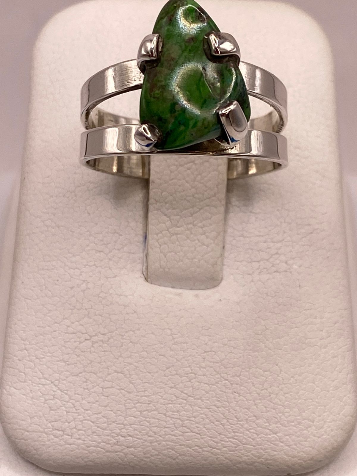Anillo Artesanal de Plata Ley 925 con Crisocola Natural — vista lateral