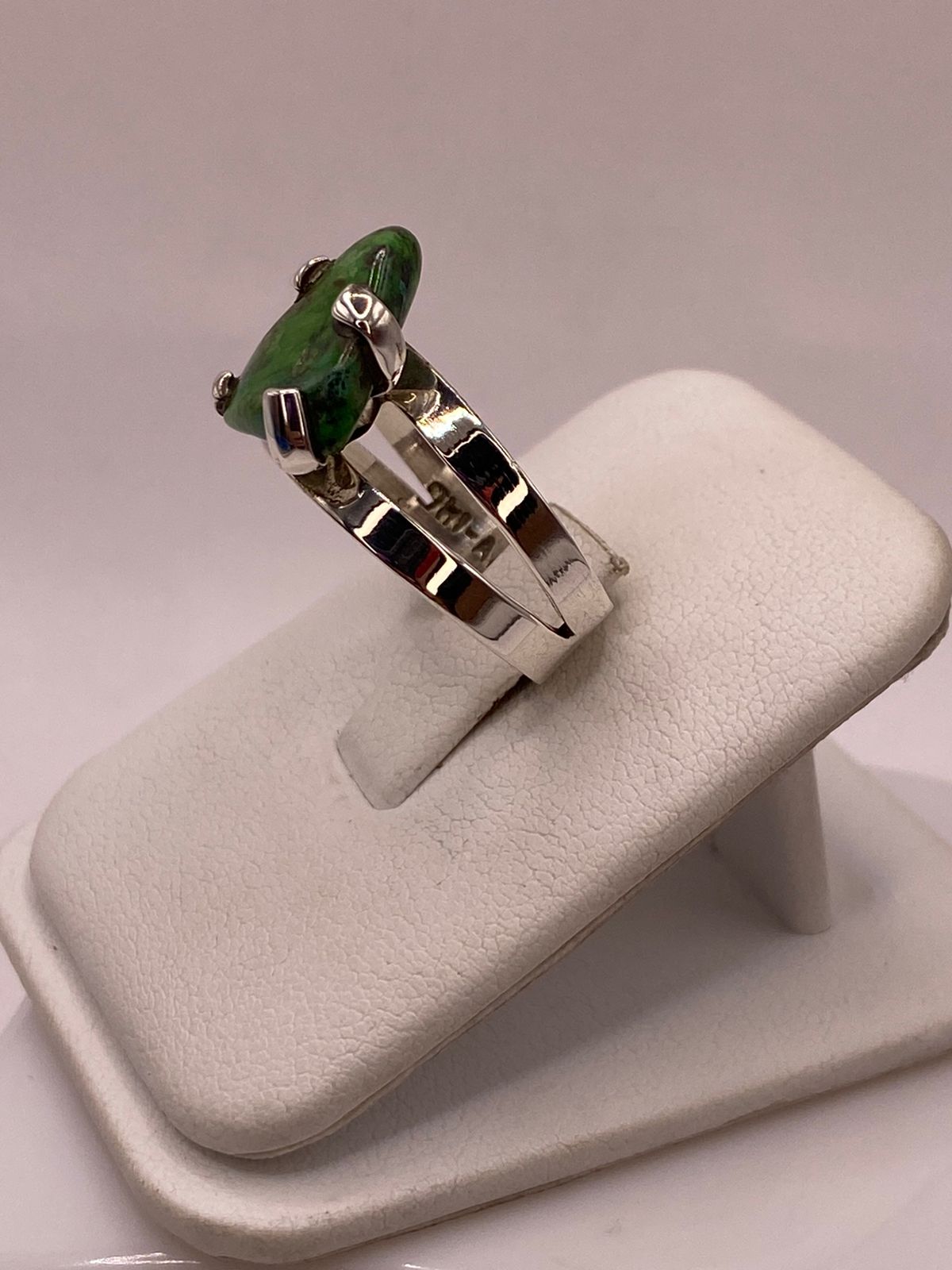 Anillo Artesanal de Plata Ley 925 con Crisocola Natural, vista frontal
