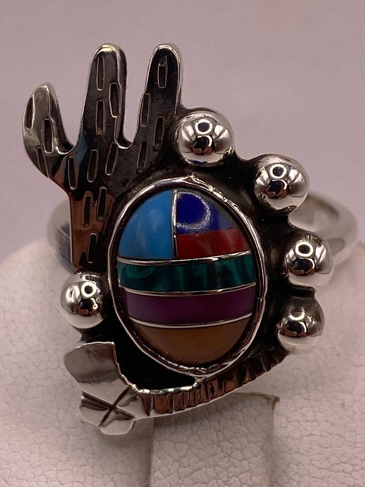 Anillo Artesanal de Plata Ley 925 con Incrustaciones Multicolor, sello de autenticidad Plata Ley .925