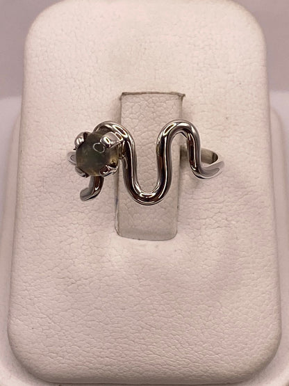 Anillo Artesanal de Plata Ley 925 con Labradorita Cabochón, vista superior
