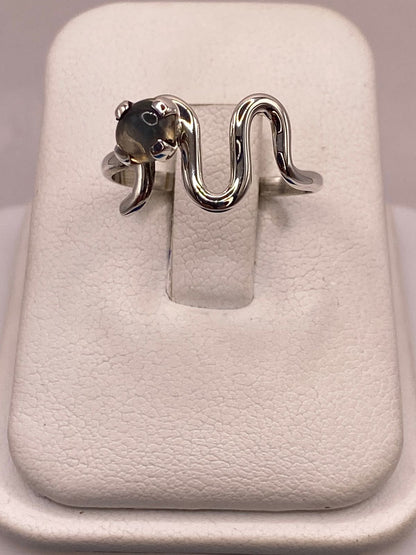 Anillo Artesanal de Plata Ley 925 con Labradorita Cabochón, vista frontal