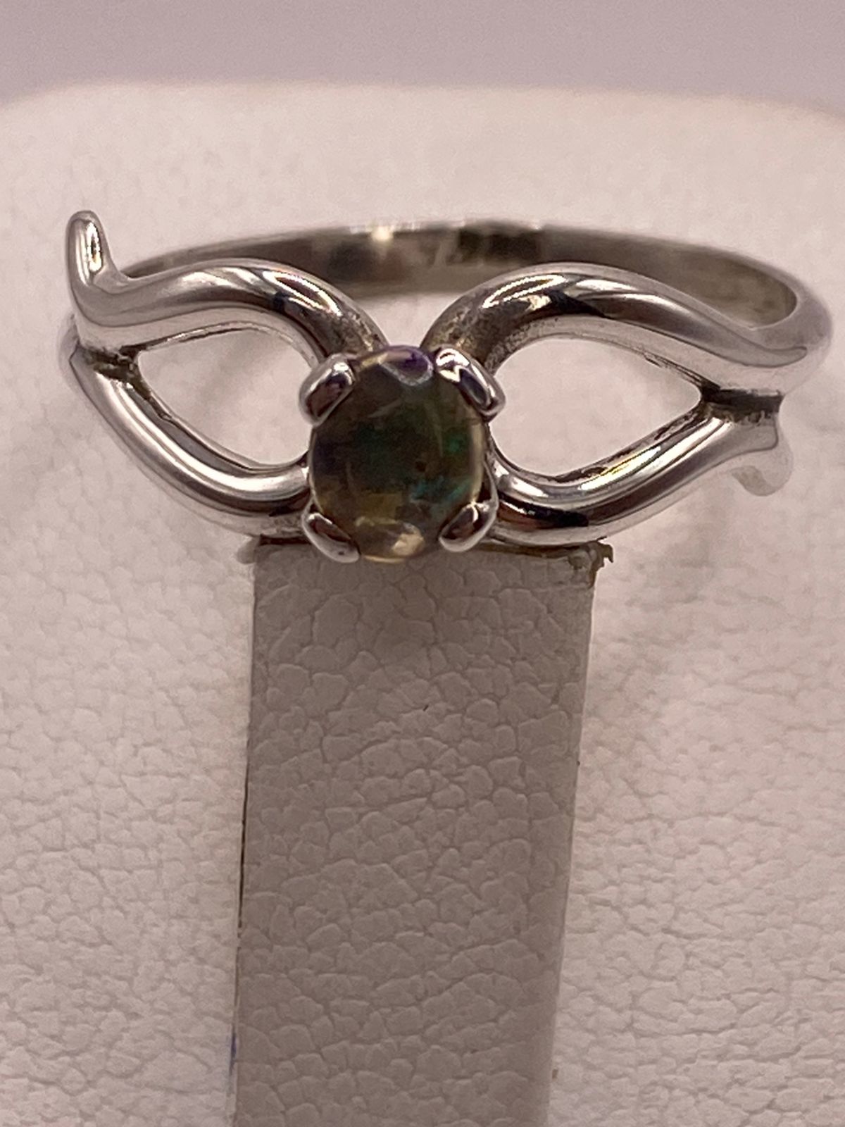 Anillo Artesanal de Plata Ley 925 con Labradorita Natural, sello de autenticidad Plata Ley .925
