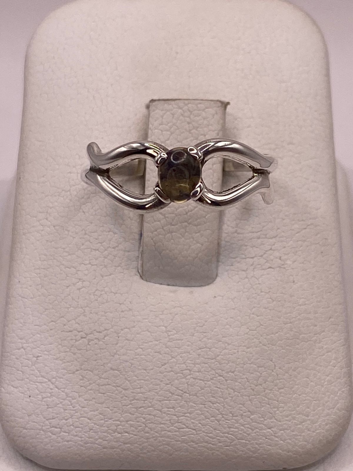 Anillo Artesanal de Plata Ley 925 con Labradorita Natural — vista lateral