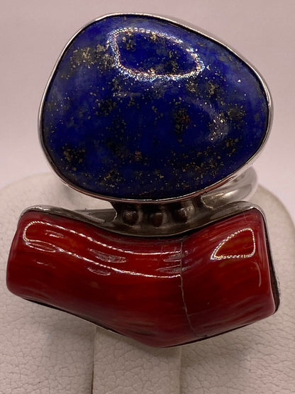 Anillo Artesanal de Plata Ley 925 con Lapislázuli y Coral Rojo, sello de autenticidad Plata Ley .925