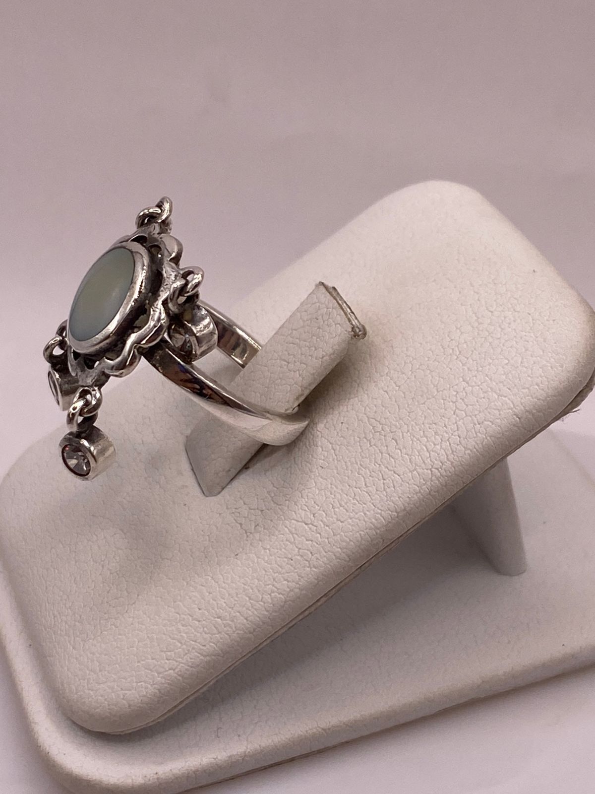 Anillo Artesanal de Plata Ley 925 con Nácar Natural, vista superior