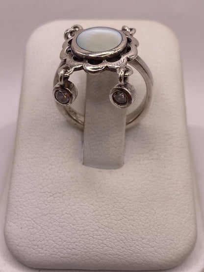 Anillo Artesanal de Plata Ley 925 con Nácar Natural, vista de detalle
