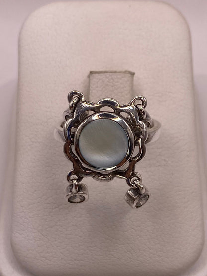 Anillo Artesanal de Plata Ley 925 con Nácar Natural en báscula mostrando peso