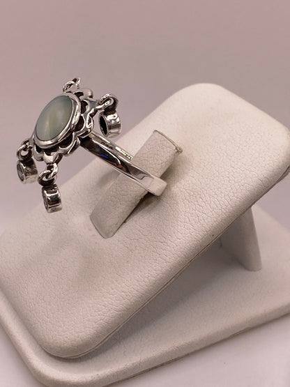 Anillo Artesanal de Plata Ley 925 con Nácar Natural, vista frontal