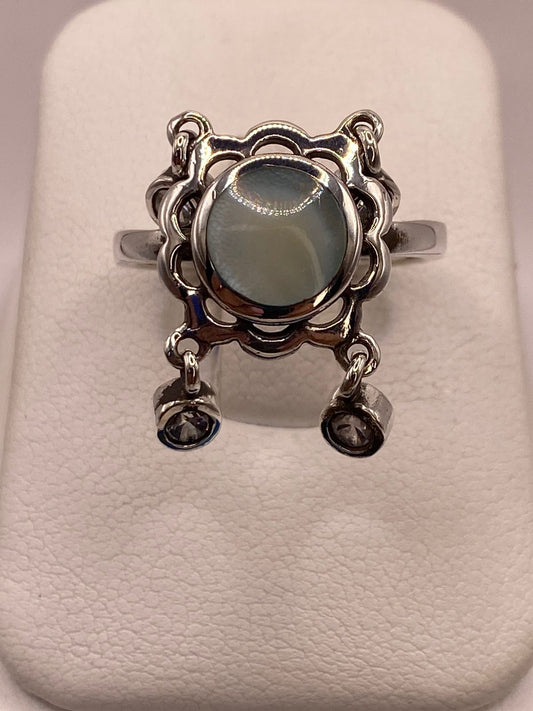 Anillo Artesanal de Plata Ley 925 con Nácar Natural — ángulo diagonal