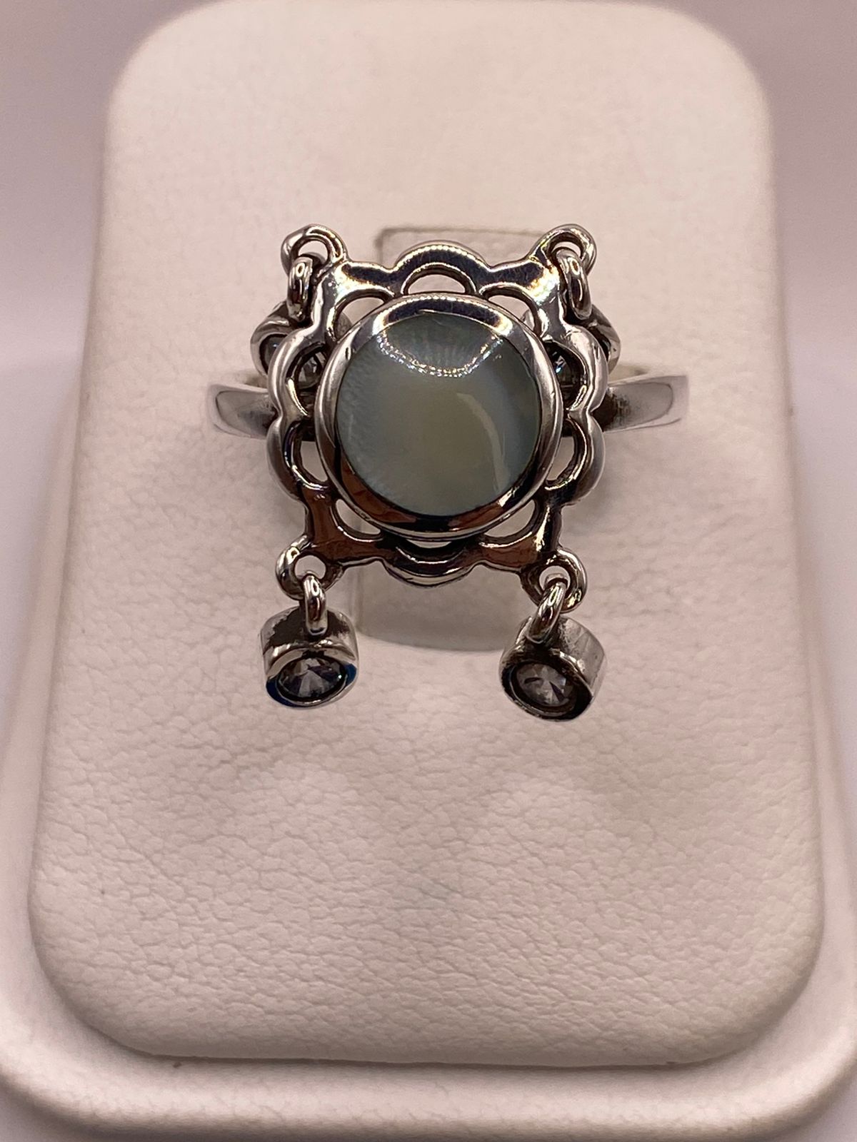 Anillo Artesanal de Plata Ley 925 con Nácar Natural, vista lateral