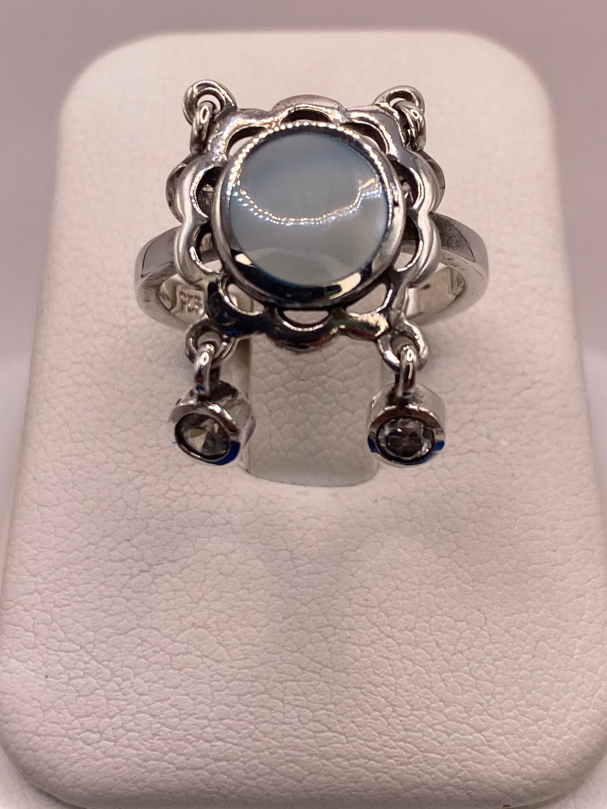 Anillo Artesanal de Plata Ley 925 con Nácar Natural, vista lateral