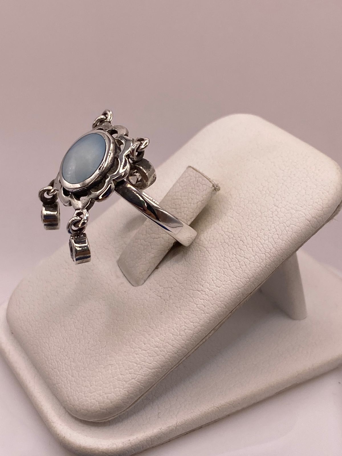 Anillo Artesanal de Plata Ley 925 con Nácar Natural, vista frontal