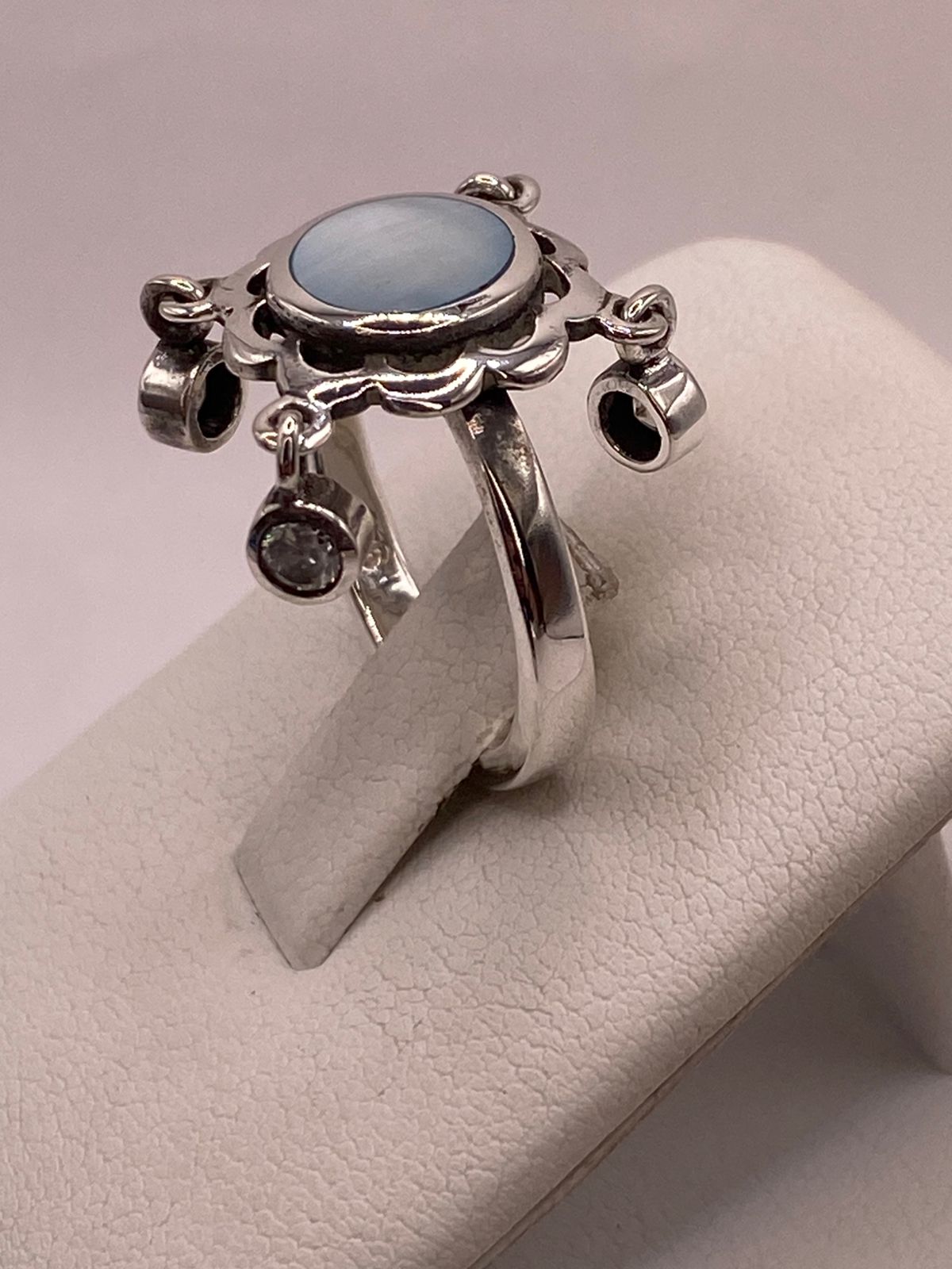 Anillo Artesanal de Plata Ley 925 con Nácar Natural, vista de detalle