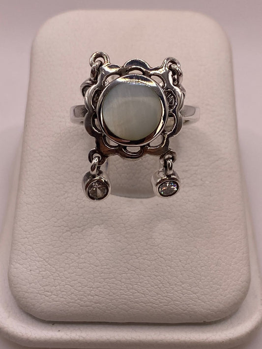 Anillo Artesanal de Plata Ley 925 con Nácar Natural en báscula mostrando peso
