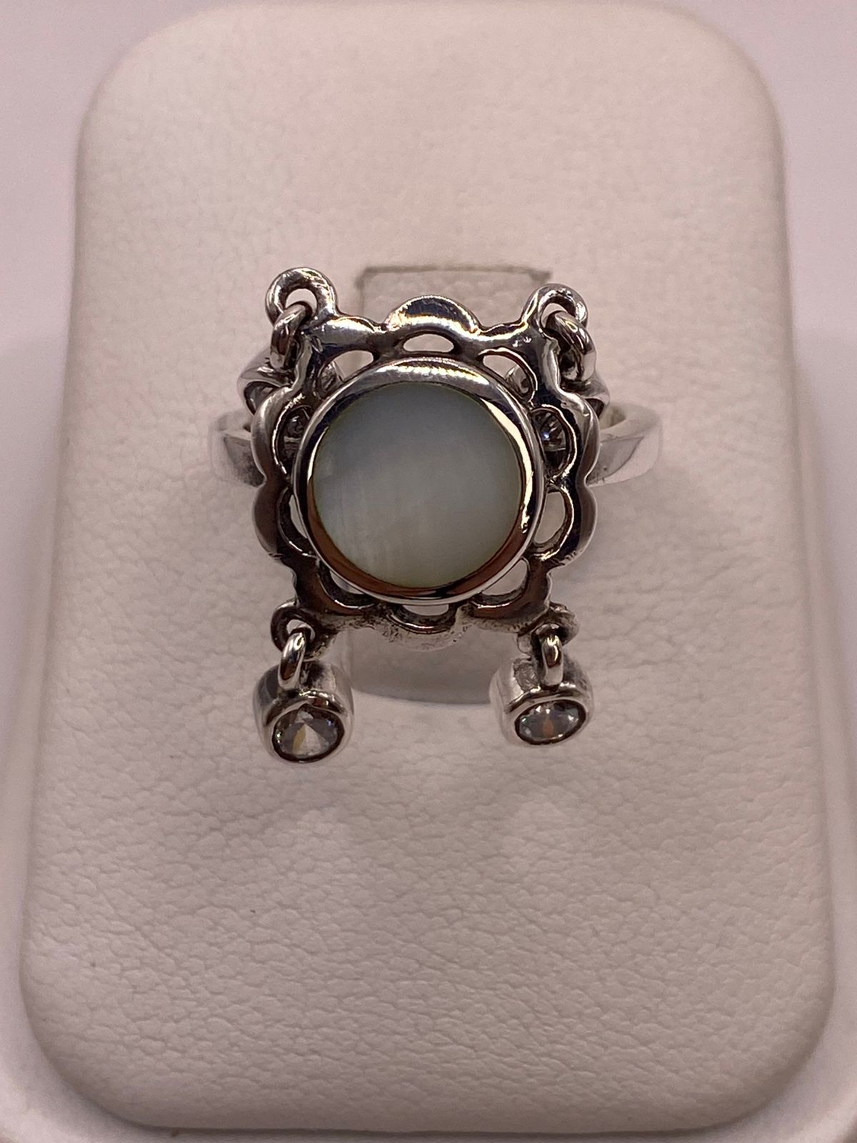Anillo Artesanal de Plata Ley 925 con Nácar Natural, vista de detalle