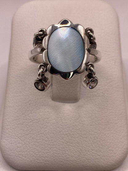 Anillo Artesanal de Plata Ley 925 con Nácar Natural — ángulo diagonal