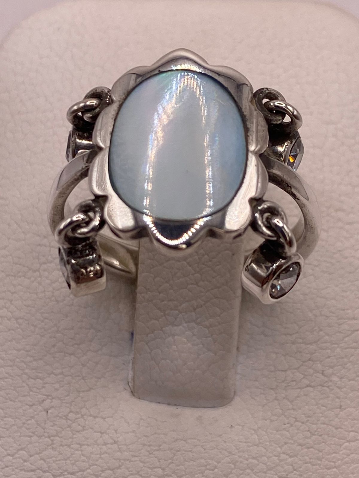 Anillo Artesanal de Plata Ley 925 con Nácar Natural, vista lateral